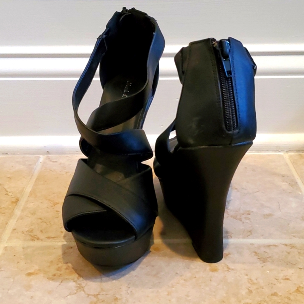 Mark & Maddox Wedge Heels, Size 7, Black